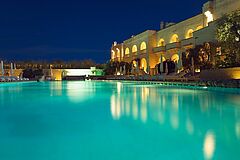Pool bei Nacht Borgo Egnazia
