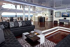 Petrel Cruise Lounge