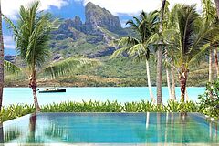 Infinity Pool Four Seasons Resort Bora Bora