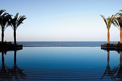 Infinity Pool Muscat Shangri-La Al Husn Resort & Spa