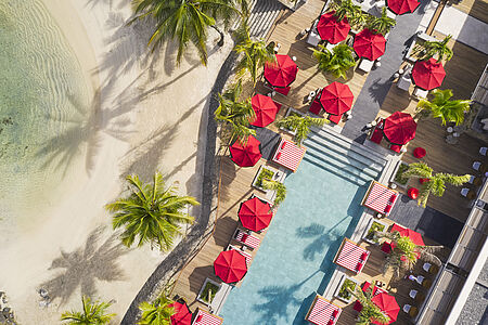 LUX* Grand Baie Das stylische Boutique-Resort begeistert mit 116 Design-Suiten, Villen und Penthäusern, Rooftop-Fitness, innovativer Kulinarik und dem außergewöhnlichen LUX* Me Spa – einer Symbiose aus Hightech, Achtsamkeit und zeitloser Schönheit. Ob Spinning, Yoga oder private Dine-in Cocoons: Jeder Moment ist ein Erlebnis für Körper, Geist und Sinne.