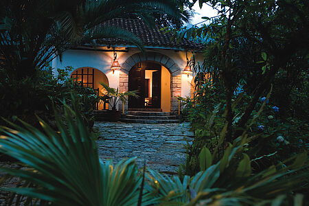 Inkaterra Machu Picchu Das Luxushotel empfängt Sie in der Nähe der Stadt Aguas Calientes in den Anden, nur wenige Schritte vom Bahnhof Machu Picchu Pueblo entfernt. Auf 2.450 m Höhe gelegen und von einem fünf Hektar großen üppigen Waldgebiet umgeben, verspricht es einen unvergesslichen Urlaub inmitten einzigartiger Landschaften.