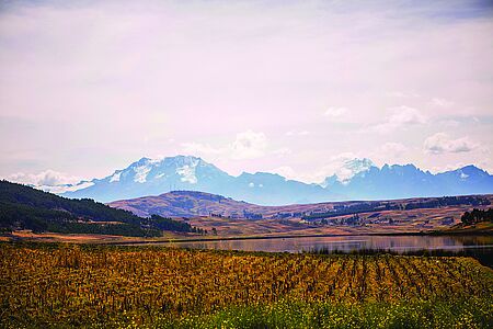 5 LAGUNEN IM HEILIGEN TAL Nach dem Frühstück brechen Sie zu einer einzigartigen Wanderung zu den „5 Lagunen“ oberhalb des Heiligen Tals auf. Diese Wanderung querfeldein durch das Andenhochland führt Sie auf einsamen Wegen durch eine faszinierende Landschaft, die kaum ein anderer Tourist kennt.