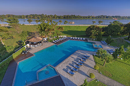 Azerai La Residence Das Azerai La Residence in Hue verzaubert mit kolonialem Charme und luxuriösem Komfort. Die eleganten Zimmer bieten Blick auf den verwunschenen Garten oder den Parfümfluss. Exquisite Gastronomie, ein erfrischender Pool und ein erstklassiger Spa-Bereich sorgen für ein unvergessliches Erlebnis in historischer Atmosphäre.