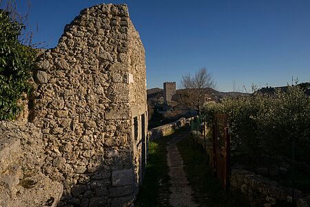 Nardo Bekannt für seine bezaubernden Yachthäfen entlang der ionischen Küste und unzählige prähistorische Artefakte aus dem Paläolithikum, die in den Höhlen von Uluzzo entdeckt wurden. Die Stadt spielte eine Schlüsselrolle im Römischen Reich als römisches Municipium, gefolgt von einer Zeit unter dem Byzantinischen Reich, während der ihre Küstenlage strategisch war.