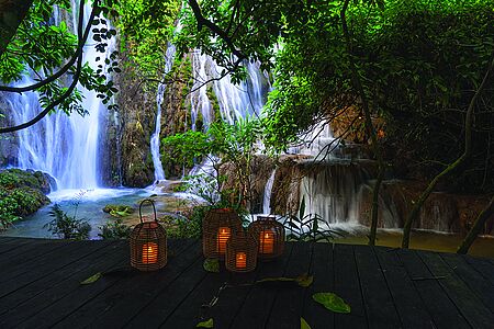 Avana Retreat Das Avana Retreat, nur wenige Gehminuten von den umliegenden ethnischen Dörfern entfernt, ist ein erstklassiges Bergresort im Norden Vietnams, das aus Liebe zur Umwelt konzipiert wurde. 41 Villen, darunter 3 luxuriöse Poolvillen, säumen den Berghang mit Blick auf die unberührte Schönheit von Mai Chau.