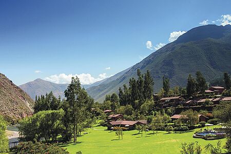 Belmond Hotel Rio Sagrado Das exklusive Belmond Hotel Rio Sagrado befindet sich im Sacred Valley, dem früheren Inca Empire. Im Herzen von Peru können Sie hier ein Höchstmaß an Luxus und Komfort in direkter Nähe zur wilden Natur erleben. Das Hotel befindet sich zwischen den Kleinstädten Pisac und Ollantaytambo und ist idyllisch in der Nähe des Urubamba Flusses gelegen.