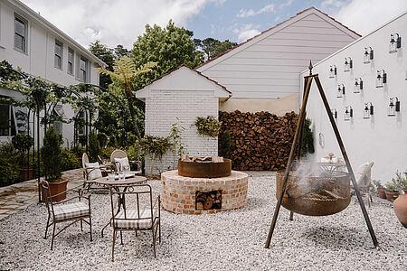 Osborn House Eingebettet zwischen dem Morton National Park und Bundanoon
spiegelt das historische Butiquehotel Osborn House mit seiner zeitgenössischen Eleganz perfekt den Charme des Landes
wieder. Es punktet u.a. durch den weiten Blick über die umliegenden Gärten und den Nationalpark.