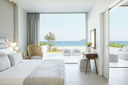 One Bedroom Suite mit privatem Garten Die One Bedroom Suite bietet viel Privatsphäre durch den getrennten Wohn- und Schlafbereich und den liebevoll angelegten, kleinen Garten. Der Blick von der Terrasse aus führt direkt auf das Meer.