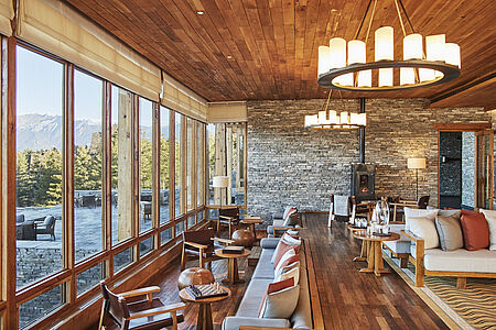 Six Senses Paro Das Six Senses Paro liegt im Paro-Tal, das auf 2.250 Metern Höhe kleine Dörfer, historische Gebäude und Monumente sowie wunderschöne Terrassenfelder beherbergt und perfekt mit dem Haus harmoniert.