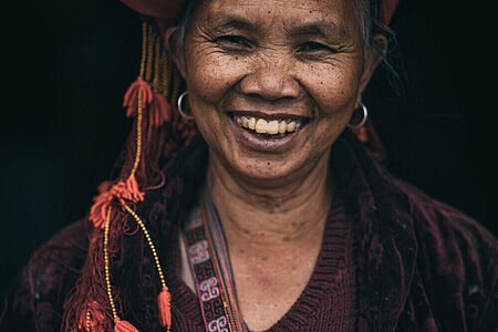 Das Volk der Red Dao Das Dorf Lech Dao liegt in den hügeligen Bergen der Gemeinde Thanh Kim und wird vom Volk der Roten Dao bewohnt. Dieser halbtägige Spaziergang bietet Ihnen die Möglichkeit, Einheimische kennenzulernen, ihre Häuser zu besuchen und mehr über die Kultur des Roten Dao zu erfahren. Genießen Sie die herrliche Aussicht auf das Reistal und machen Sie tolle Fotos von der Landschaft.