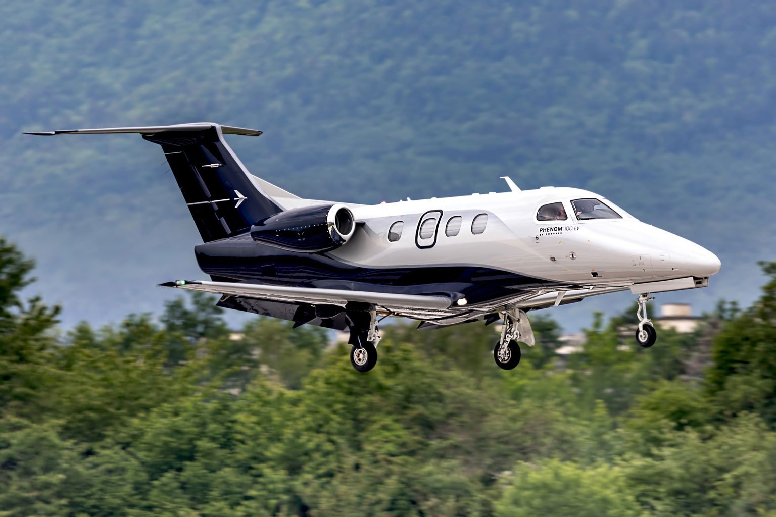 Privatjets Embraer Phenom 100e Designreisen