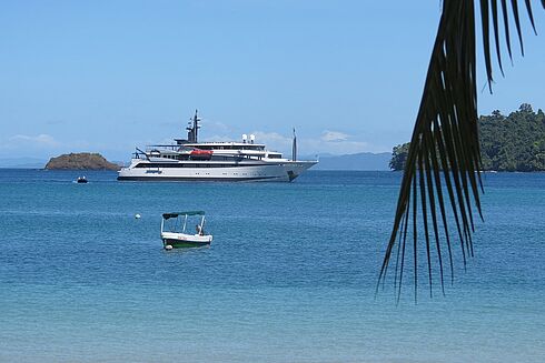 M/Y Variety Voyager   