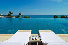 Infinity Pool Amatara Wellness Resort