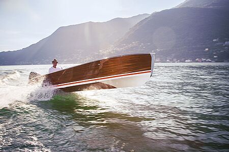 Private Tour am Comer See Erkunden Sie das historische Zentrum von Como mit Ihrem Guide, genießen Sie eine Bootsfahrt zur Insel Bellagio, die Ihnen wunderschöne Villen und Parks voller Blumen und exotischer Pflanzen präsentiert. Oder schweben Sie mit der Standseilbahn nach Brunate und freuen Sie sich über atemberaubende Ausblicke sowie ein wunderschönes Bergpanorama.