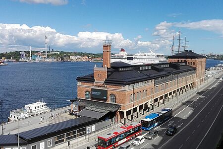 Photographic Museum Ein Must-See für Freunde der Fotografie. Das weltgrößte und bedeutendste Fotomuseum ist in einem historischen Industriegebäude untergebracht und präsentiert international renommierte Fotografen und Künstler sowie Newcomer.
