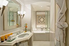 Executive Suite Bathroom Hotel Savoy