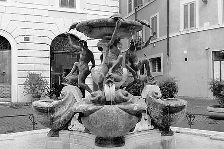 Rundgang durch das jüdische Viertel Die jüdische Gemeinde gehörte vor fast 2000 Jahren zu den ersten Siedlern in Rom. Heute liegt das „Ghetto“ im Herzen der Stadt und ist eines der pulsierendsten Viertel. Ihr Guide begleitet Sie auf einer abwechslungsreichen Reise von der Zeit der Römer durch das Mittelalter und die Renaissance bis in die Gegenwart und zeigt Ihnen seine Lieblingsplätze.