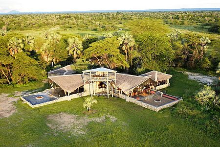 Chem Chem Safari Lodge Außergewöhnlich, einmalig und unvergesslich - so kann man das Chem Chem Tarangire wohl am besten beschreiben. Jedes Zelt des Chem Chem Tarangire ist von zauberhaften Palmenhainen umgeben und gewährt Ihnen ein einmaliges Panorama auf den glitzernden Lake Manyara, der am Fuße der Rift Valley Klippen liegt und Vögeln in allen Farben und Arten ein Zuhause bietet.