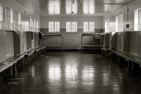 Im Knast auf Robben Island Auf Robben Island saßen nicht nur der ehemalige südafrikanische Präsident Nelson Mandela, sondern auch viele andere Freiheitskämpfer im Gefängnis. Heute gehört die Insel zum Weltkultureerbe und während einer Führung können Sie einen wichtigen Teil der Südafrikanischen Geschichte sowie die Erzählungen ehemaliger Gefangener erleben.