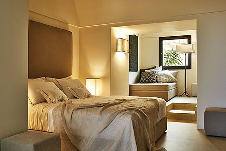 Executive Suite (ca. 45 - 50 qm) Die Executive Suiten sind nicht nur wunderschön, geräumig und lichtdurchflutet – Sie können dort auch hervorragend das einmalige Panorama der umliegenden Landschaft auskosten.