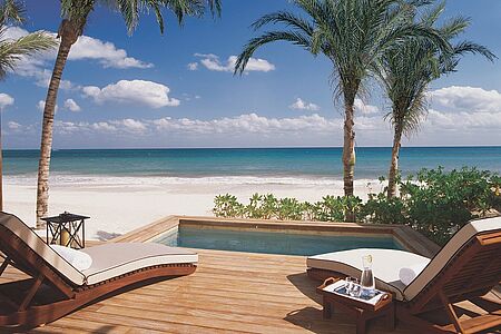 Rosewood Mayakobá Das Rosewood Mayakobá liegt an der wunderschönen Riviera Maya, eingebettet ins kühle Blassgrün des Mangrovendschungels und umgeben von ruhigen Wasserstraßen einer smaragdgrünen Lagune. Hier können Sie den Alltag hinter sich lassen und zu sich selbst finden.