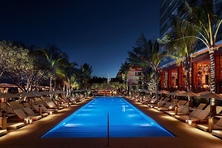 Pool bei Nacht The Miami Beach EDITION