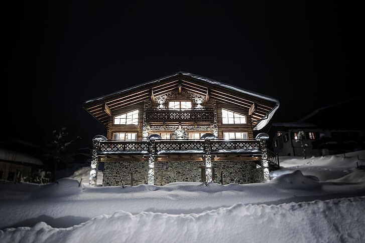 Aussenansicht Nacht Chalet Royale