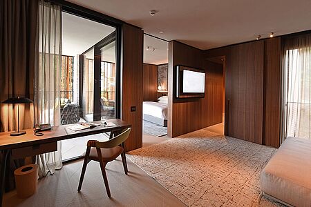 Alcova Suite (ca. 70-85 qm) Die Alcova Suiten sind besonders ansprechend designt. Neutrale Farbpaletten, natürliche Materialien und Akzente verschmelzen mit der Natur vor der Haustür. Gemütliches Interieur rundet die angenehme Atmosphäre ab.