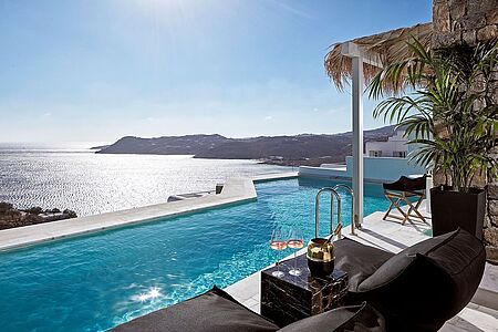 Villa Experience Die zehn Villen gehören zur exklusiven Villa Experience und verfügen über ein oder zwei Schlafzimmer sowie über großzügige Badezimmer. Genießen Sie traumhafte Ausblicke sowie den Luxus eines privaten Pools oder Outdoor Jacuzzis.