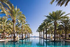 Infinity Pool Al Bustan Palace