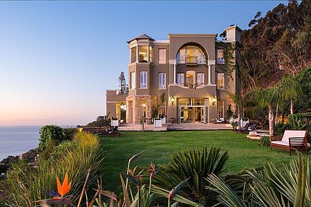 Tag 1 - 3: Kapstadt An einem der wunderschönsten Plätze Kapstadts gelegen, befindet sich das Luxushotel 21 Nettleton. Einzigartige Atmosphäre und eine wunderschöne Natur umgeben Sie an diesem wundervollen Ort. Dieses luxuriöse Boutique-Hotel verfügt über nur vier exklusive Suiten und ein Penthouse, von dem Sie einen atemberaubenden 360-Grad-Blick auf den Atlantischen Ozean und die Berge haben.