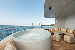 MV Origin Jacuzzi