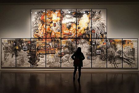 Moderne afrikanische Kunst im Zeitz MOCAA Museum  Das Zeitz MOCAA (Museum of Contemporary African Art) ist das neueste und größte Museum für moderne Kunst auf dem afrikanischen Kontinent und lockt mit seinen eindrucksvollen Werken Kunstliebhaber aus aller Welt an.