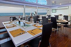 Petrel Cruise Restaurant