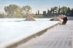 Pool Dame Quellenhof Luxury Resort