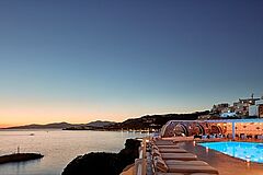 Außenansicht Kouros Hotel & Suites 