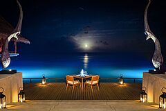 Restaurant bei Nacht One & Only Reethi Rah