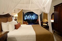 Beachfront Suite Harbour Village Beach Club
