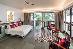 Bedroom Purity at Lake Vembanad