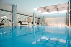 Le Royal Monceau Raffles Paris Pool Blau