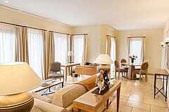 Wohnzimmer 2 Terre Blanche Villa Premier