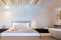 Bett Mykonos Bill & Coo Suites and Lounge