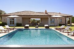 Poolbereich St. Tropez La Reserve Ramatuelle Villas