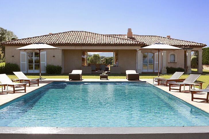 Poolbereich St. Tropez La Reserve Ramatuelle Villas