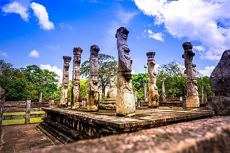 Unesco Welterbe auf Sri Lanka Sigiriya, Polonnaruwa,  Dambulla Felstempel, Anuradhapura … die Liste ist lang und insgesamt stehen sechs Kultur- und zwei Naturdenkmälern in Sri Lanka auf der Liste des Unesco-Welterbe. Damit weist Sri Lanka mehr UNESCO-Welterbestätten auf als Ägypten. Wir beraten Sie und arbeiten Ihnen gerne eine individuelle Tour aus.