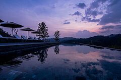 Sri Lanka Santini Wellness Resort & Spa Pool Abend 