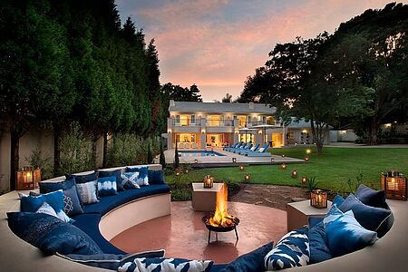 Tag 10: Johannesburg Den Abschluss Ihrer Reise bildet ein Aufenthalt in Johannesburg - eine sehr spannende Metropole. Bei einer Rundfahrt besuchen Sie am Nachmittag das zentrale Geschäftsviertel, die traditionellen Heilmärkte und das geschäftige Hillbrow. Über die Nelson-Mandela-Brücke erreichen Sie das lebendige Kulturviertel Newtown.