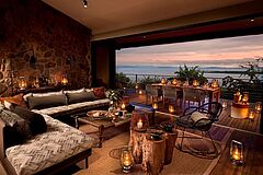 Genießen Sie von der Lounge der Boabab Villa den Blick auf den See