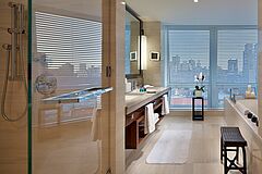 Badezimmer Langham Place, New York Fifth Avenue